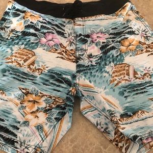 MENS RUSTY 34” HIBISCUS BOARDSHORTS - LIKE NEW